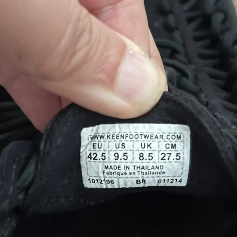 KEEN UNEEK Men’s 9.5 Black Yellow Cord Sandals Outdoor Water Shoes EU 42.5